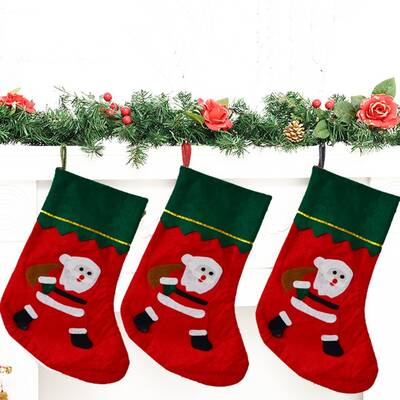 Yeni Yıl Çam Ağacı ve Şömine Dekoru Noel Baba Hediyelik Çorap